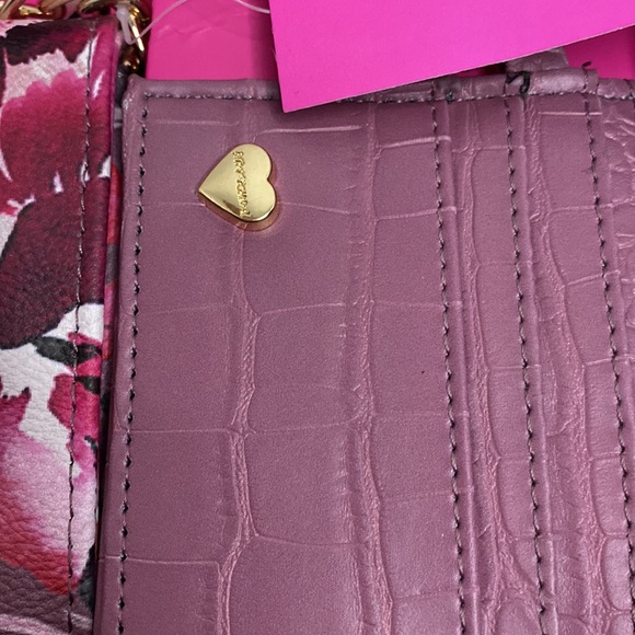 Betsey Johnson Crossbody Purse and Card Case Gift Set Black Multi Floral NWT - Picture 7 of 7
